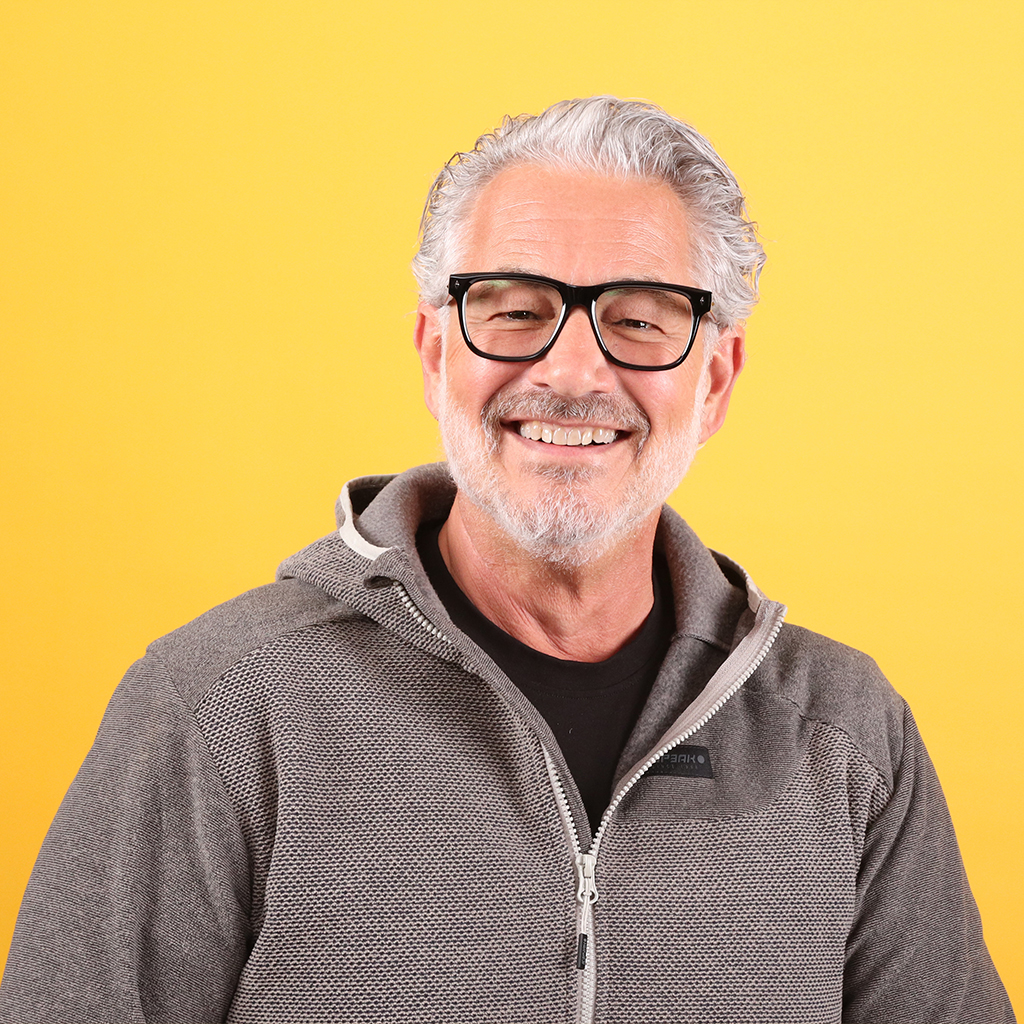 Porträt von Antonio Stifani, Mitarbeiter bei Solidus, vor einfarbigem Hintergrund