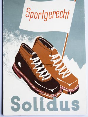 Historisches Solidus Werbeplakat „Sportgerecht“ mit zwei Bergschuhen und Fahne